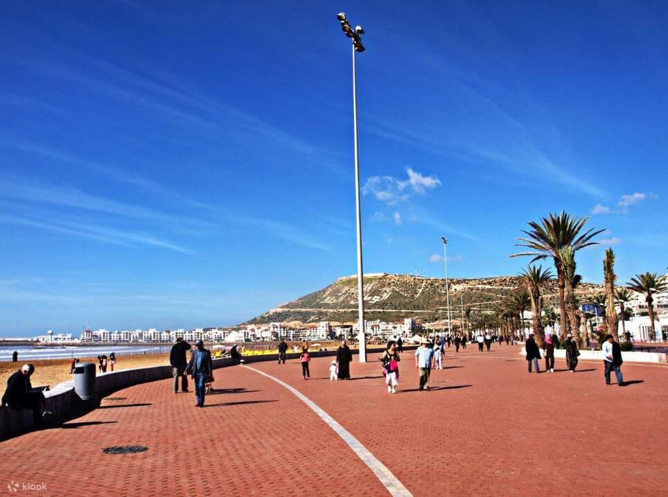 السياحة في أكادير كورنيش المدينة وشاطئ البحر